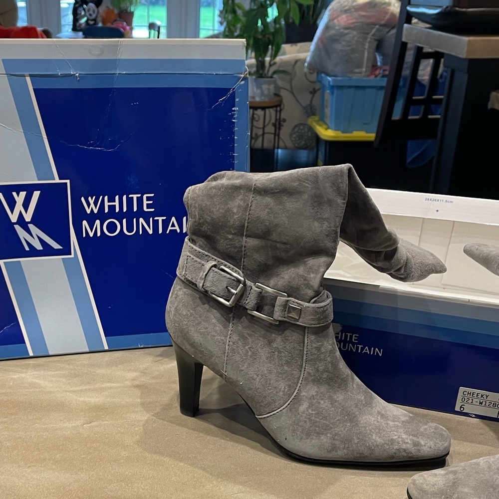 Grey white mountain women’s boot size 6